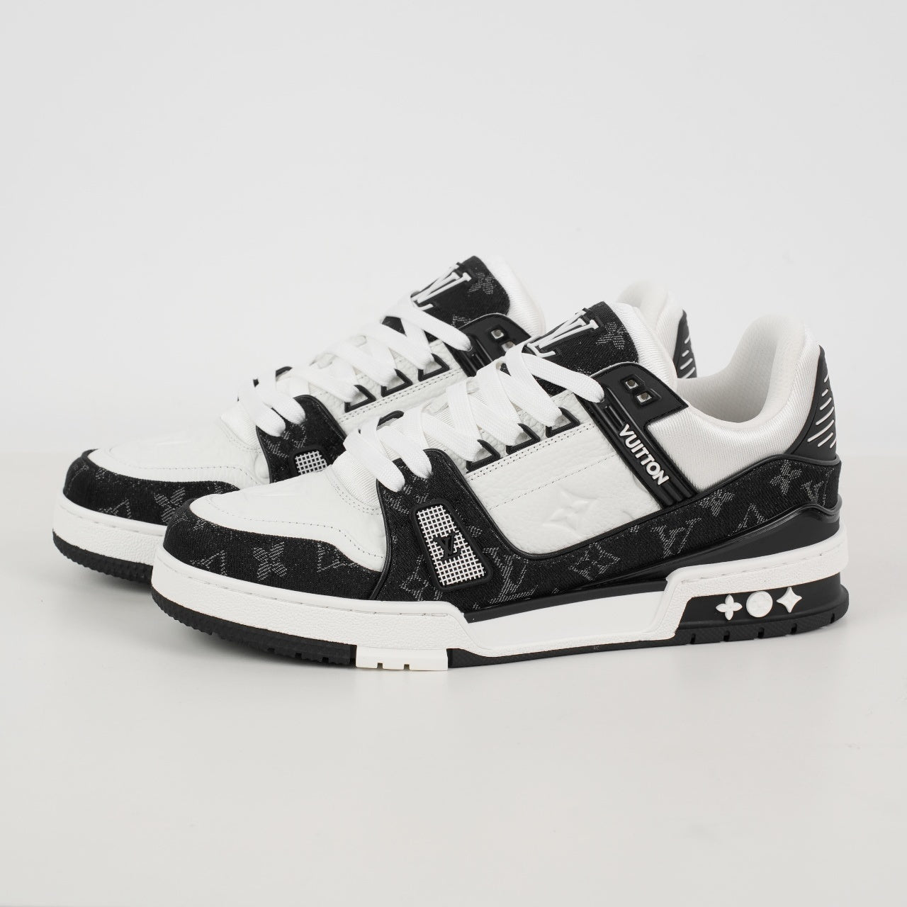 Louis Vuitton Trainer ( B&W)