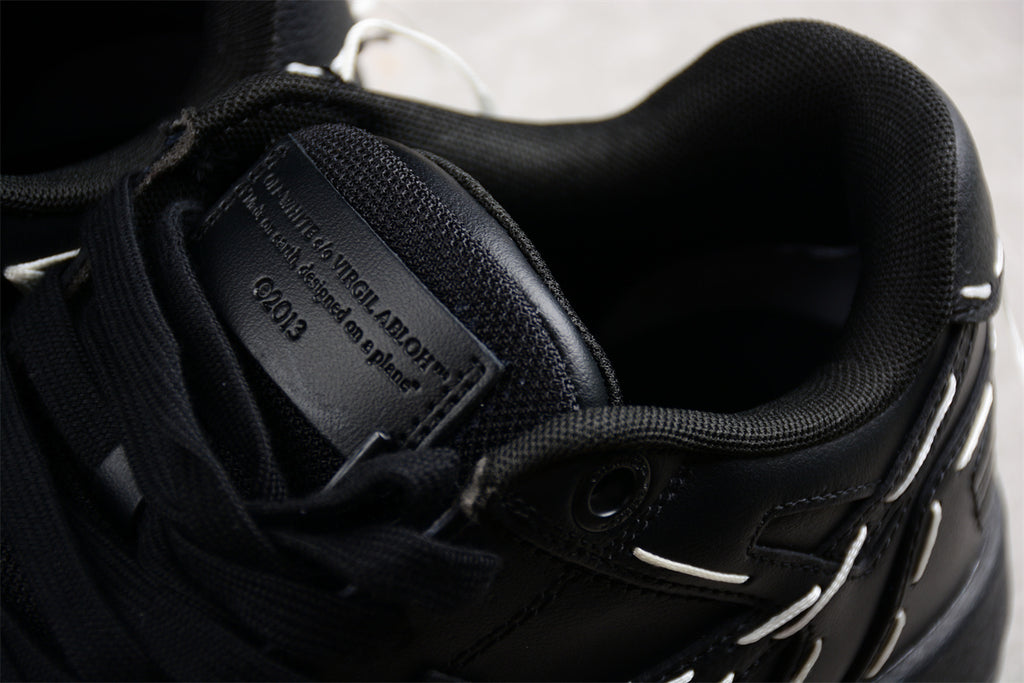 OFF-WHITE Out Of Office(W&B)