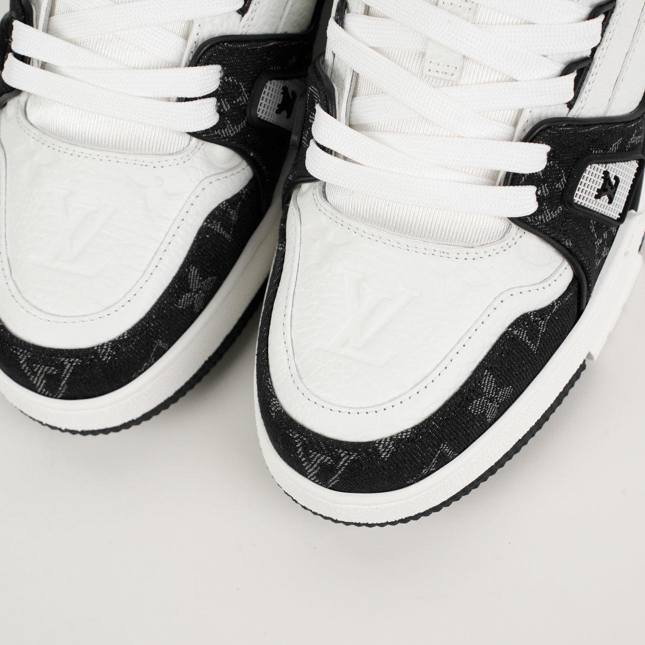 Louis Vuitton Trainer ( B&W)