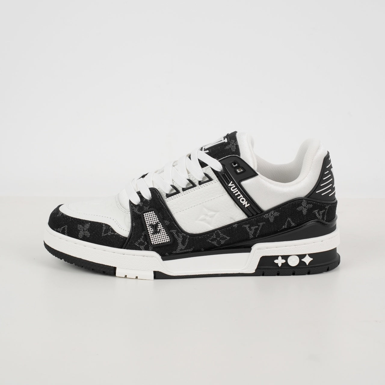 Louis Vuitton Trainer ( B&W)