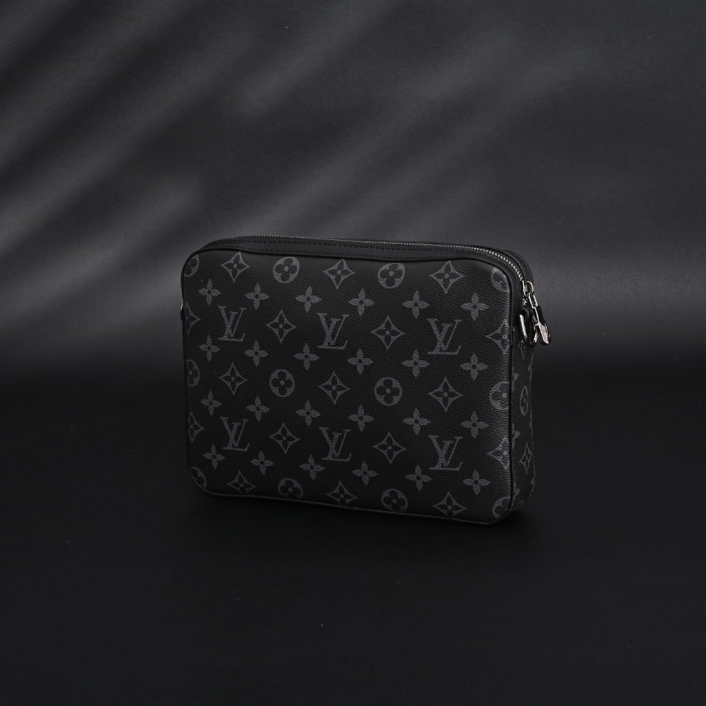 Louis Vuitton Trio messenger bag