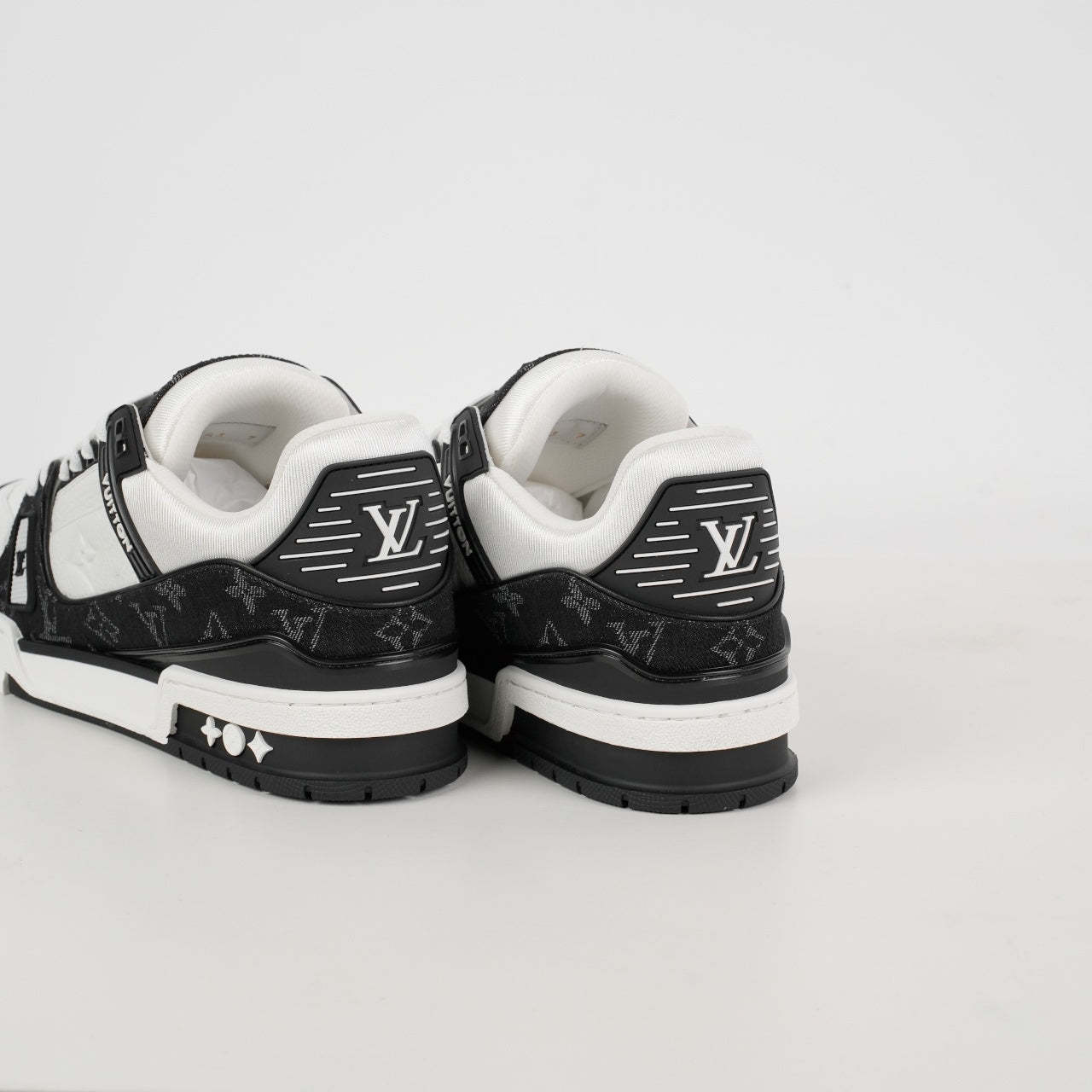 Louis Vuitton Trainer ( B&W)