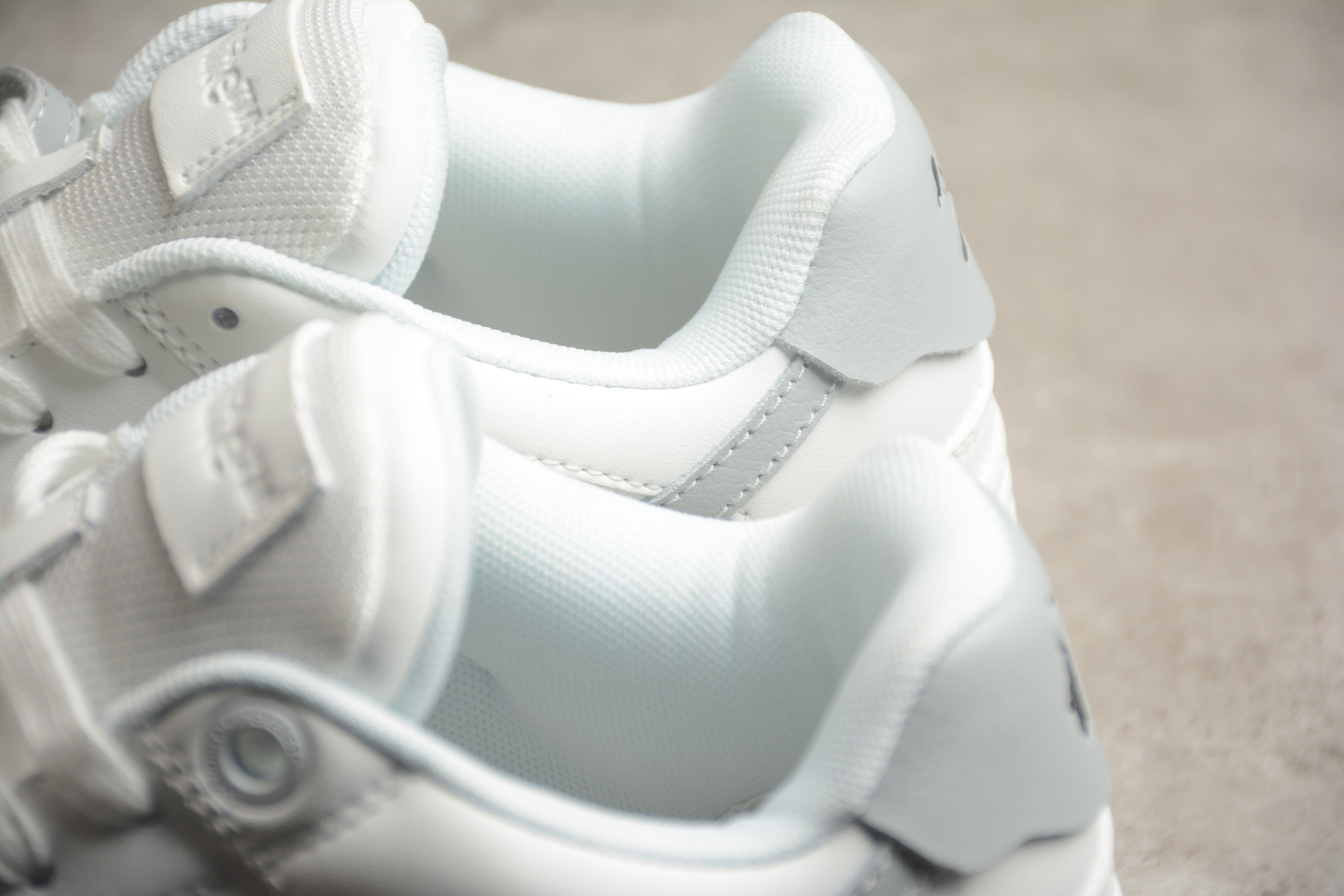 OFF-WHITE Out Of Office ( G&W)