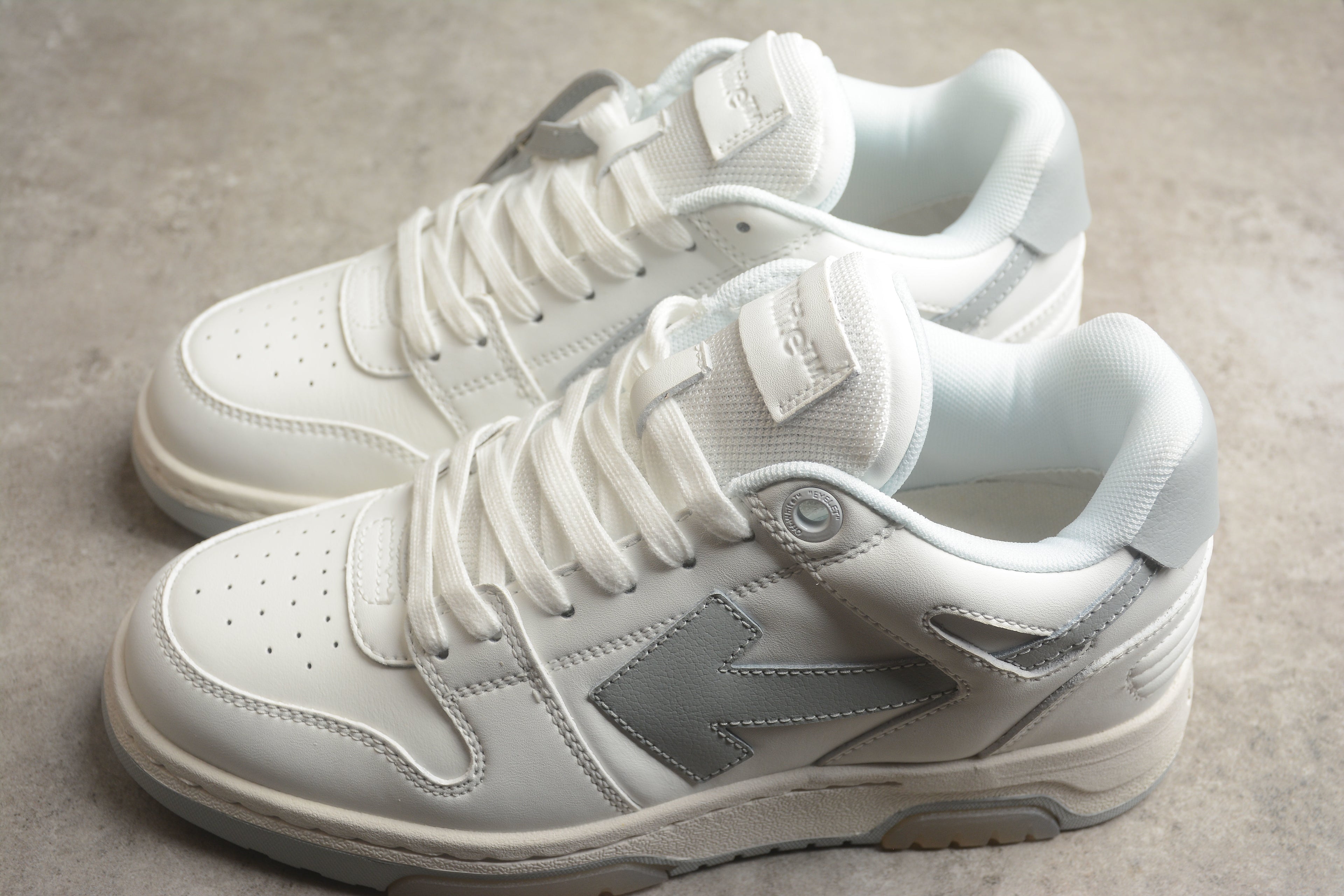 OFF-WHITE Out Of Office ( G&W)