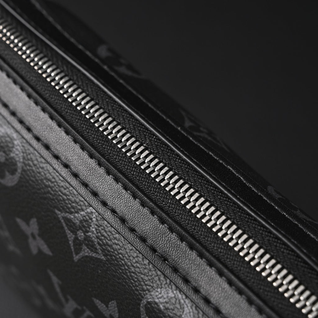 Louis Vuitton Trio messenger bag