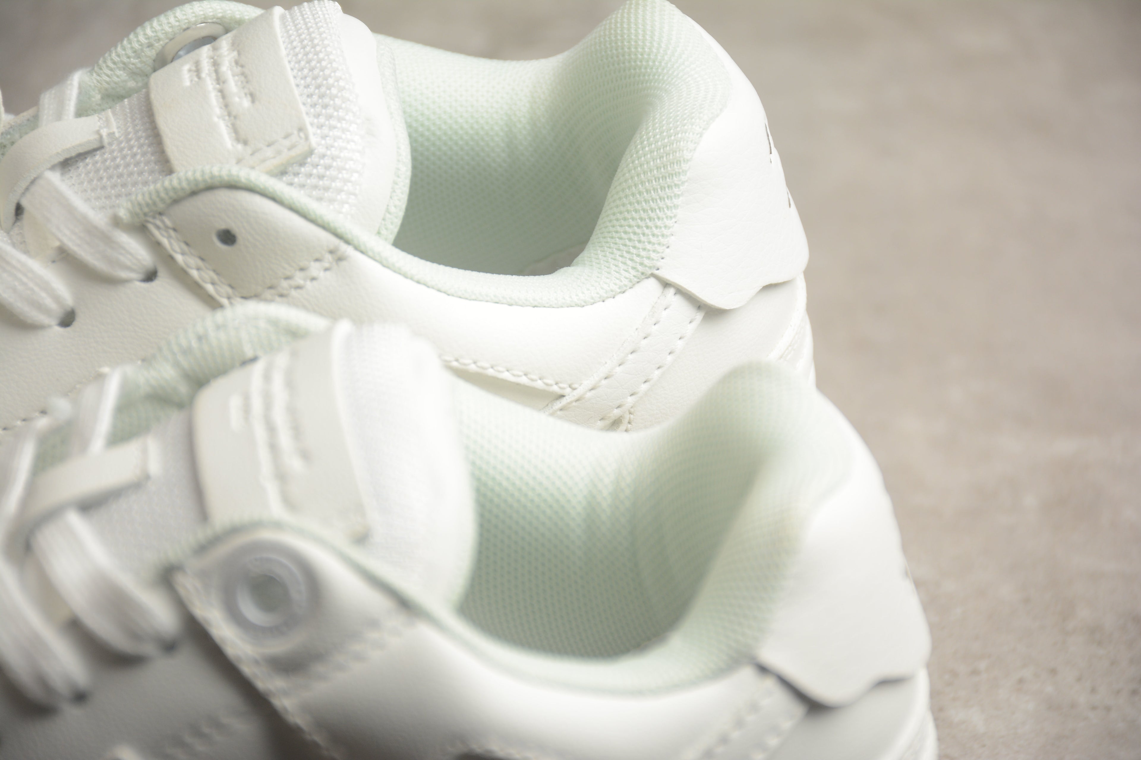 OFF-WHITE Out Of Office ( G&W)